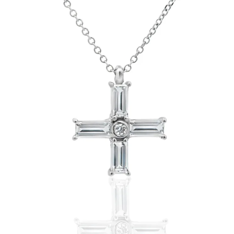 Metrongold λευκόχρυσος σταυρός με λευκά ζαφείρια και διαμάντι